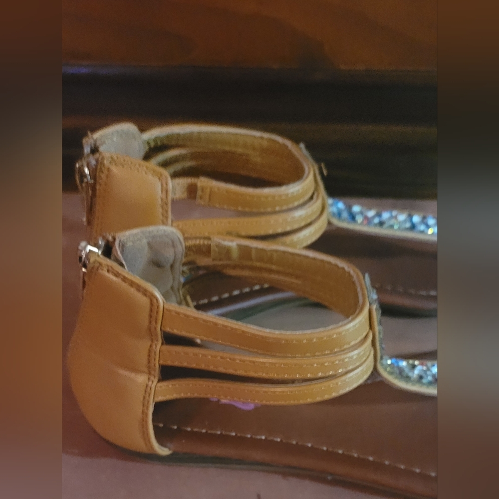 Girls Sandals - Picture 5 of 8
